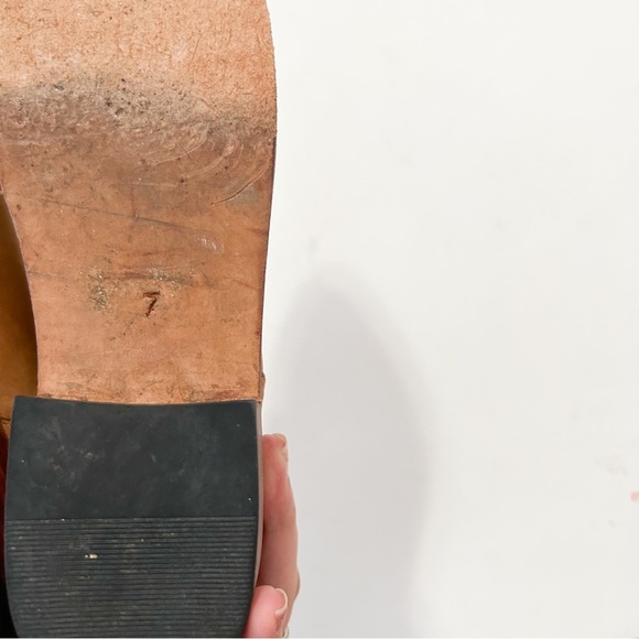 Nisolo Womens Chelsea Boot In Sand Suede | 7 - Picture 12 of 13